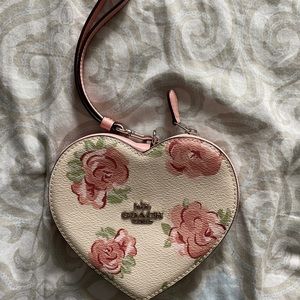 BRAND NEW Coach heart-shaped wristlet